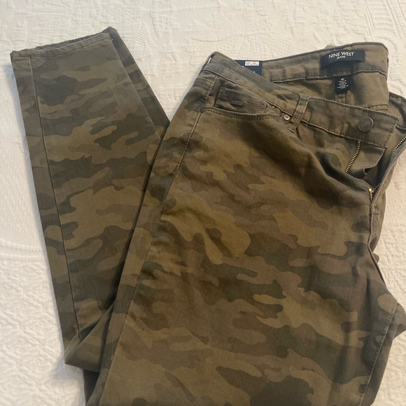 Nine West NWT 10 gramercy skinny ankle jeans green camo stretchy w/front & back - Picture 4 of 8
